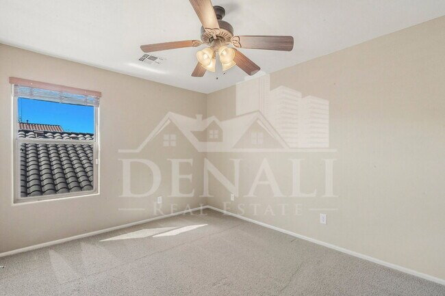 Building Photo - 1090 E Taylor Trail