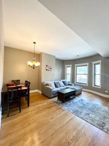 Building Photo - 4214 N Kenmore Ave