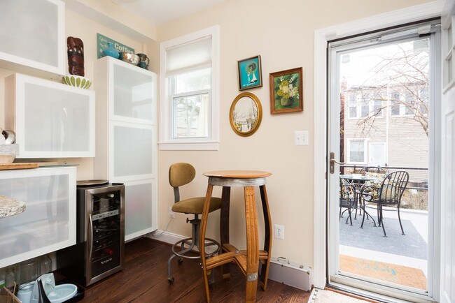 Building Photo - 1319 Corbin Pl NE