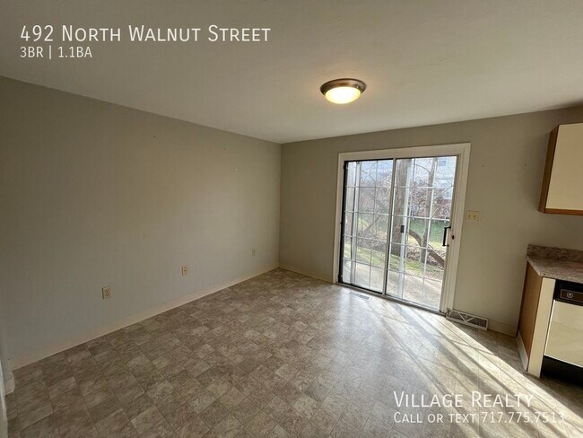Building Photo - 492 N Walnut St