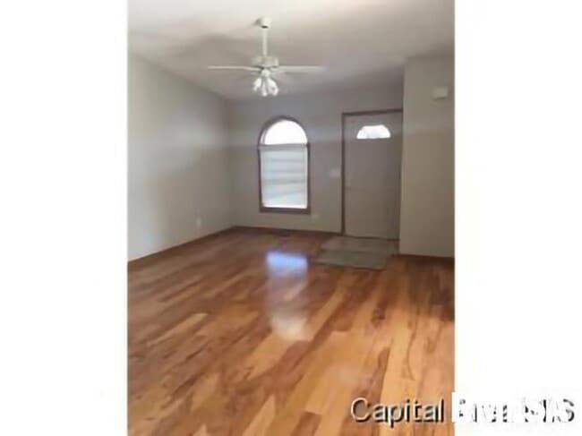 Building Photo - 613 Oakbrook Ave