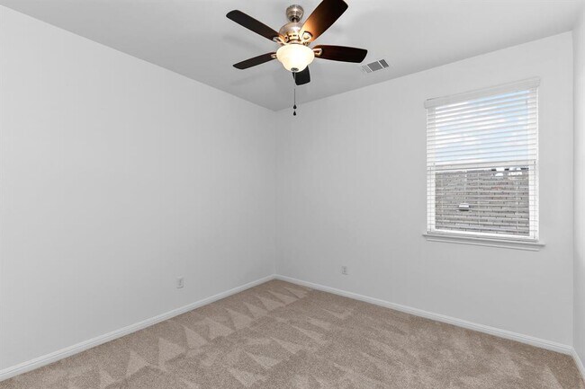 Building Photo - 213 Michaelis Dr