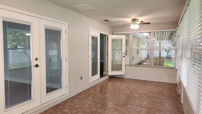 Building Photo - 326 Echo Pines Way