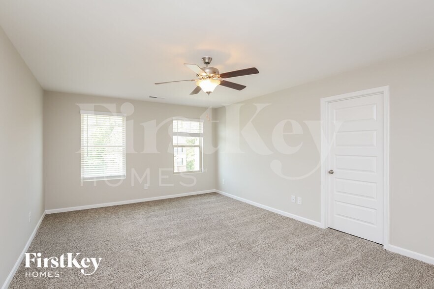 Building Photo - 2102 Massey Ln