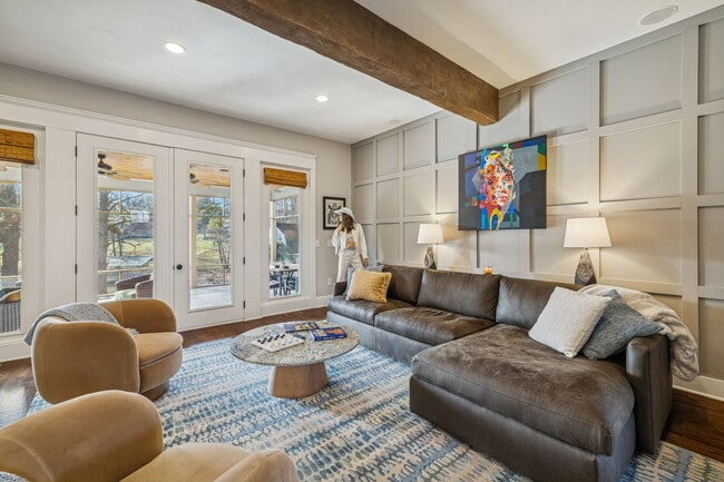 Building Photo - 594 Lake Haven Dr