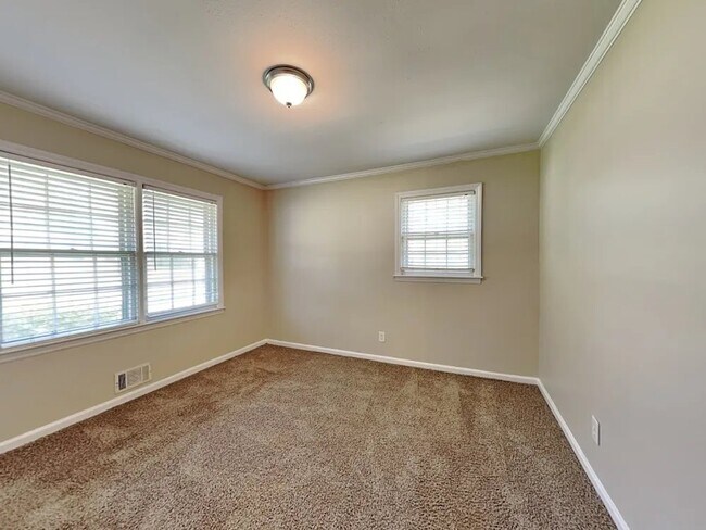 Building Photo - 4554 Wesley Dr