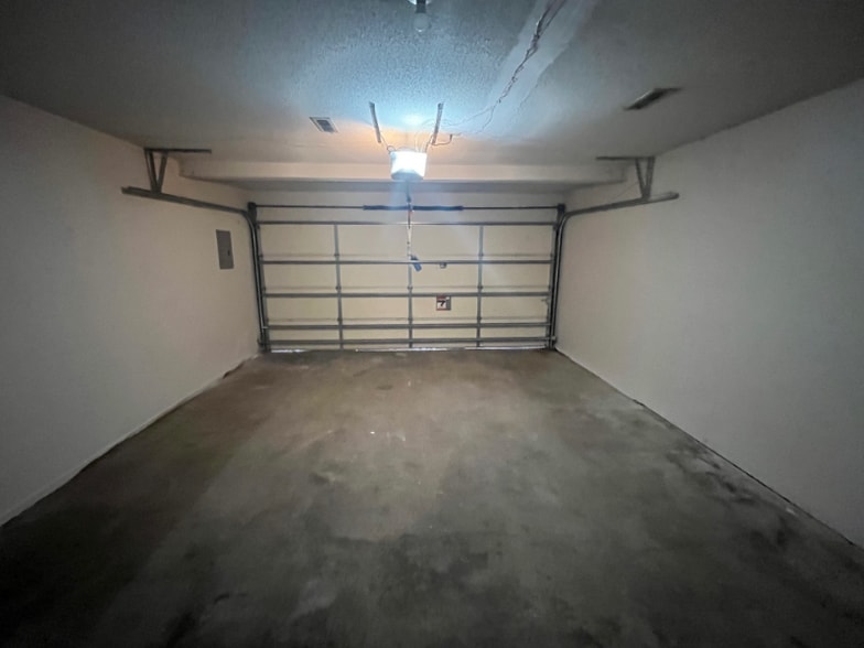 Building Photo - 9902 Fillmore St NE