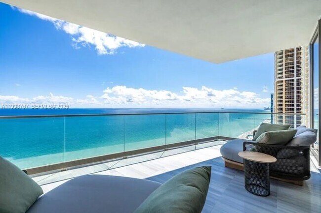 Building Photo - 17901 Collins Ave