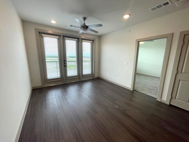 Building Photo - 125 S Standridge Blvd