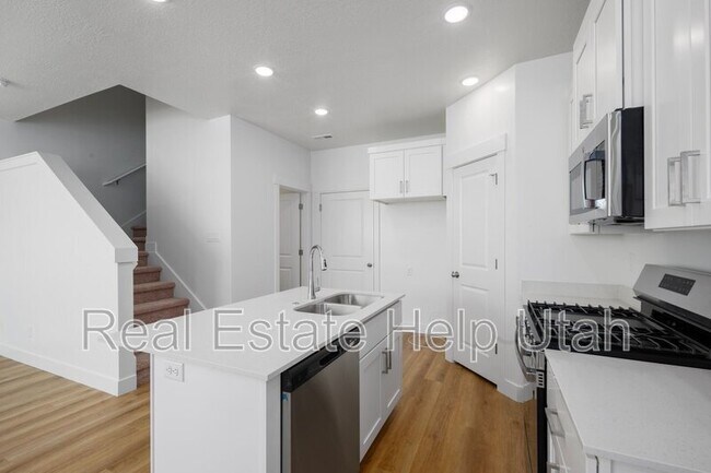 Building Photo - 285 W 1150 N