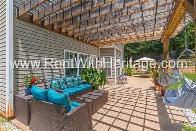 Building Photo - GORGEOUS 4 BEDROOM / 2.5 BATH WITH ALL THE UPGRADES IN POULAR KINGSWOOD SWIM / TENNIS COMMUNTY