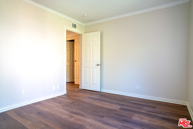 Building Photo - 233 Longfellow St