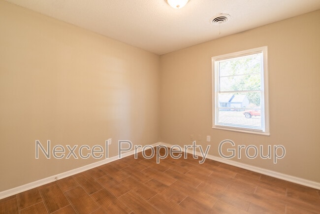 Building Photo - 8254 Elmbrook Dr