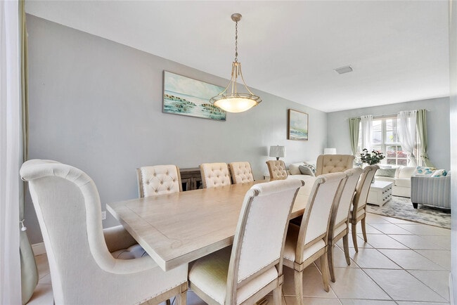 Building Photo - 3527 Chesapeake Cir