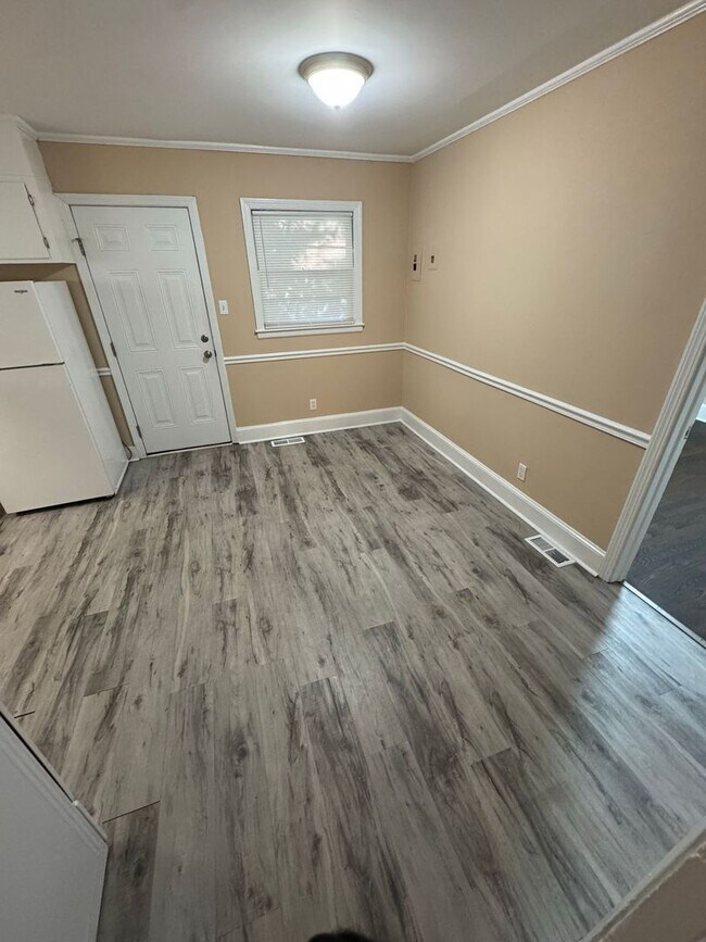 Building Photo - 1042 Westover Cir