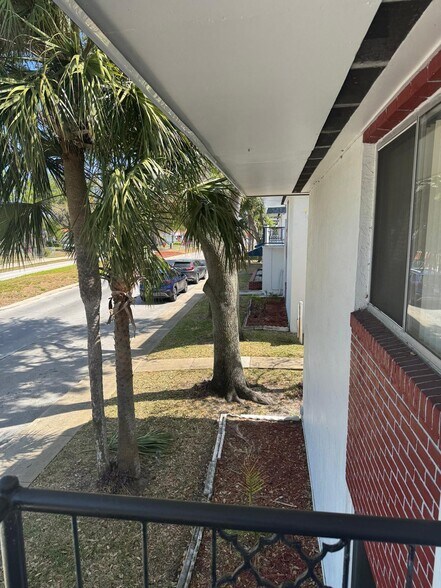 Building Photo - 305 Ridge Blvd