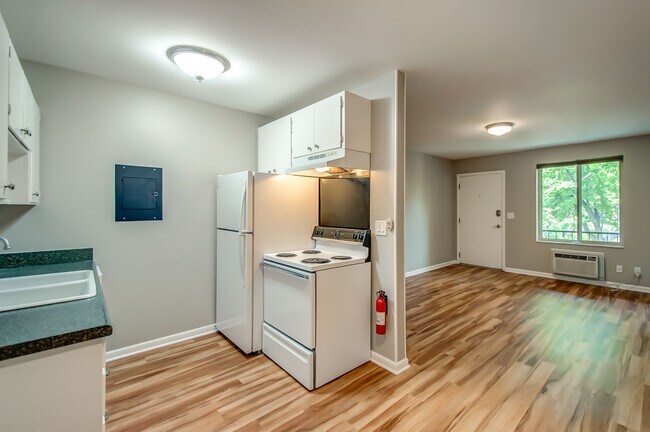 Building Photo - 3600 Hillsboro Pike