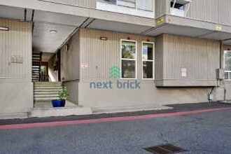 Building Photo - Beautiful home with 2 beds, 1 baths for rent Live in the Heart of Bellevue!