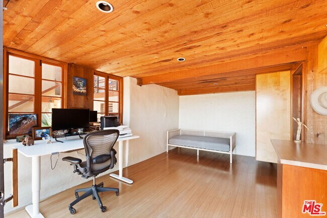 Building Photo - 21071 Waveview Dr