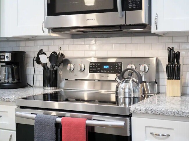 Building Photo - 363 E Gates St