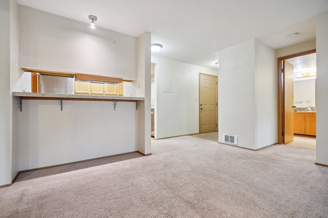 Building Photo - 7338 W Lake Sammamish Pky NE
