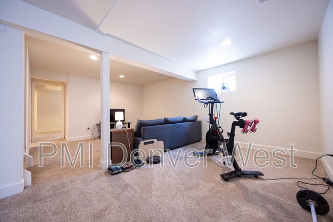 Building Photo - 16821 E Hialeah Ave