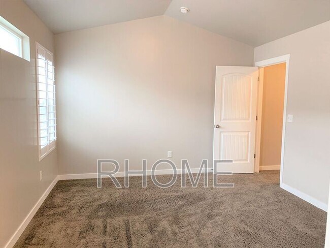 Building Photo - 14257 South Side Hill Ln