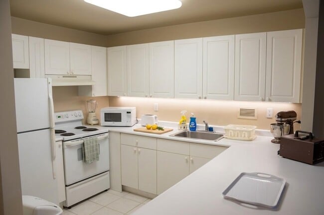 Building Photo - 2301 Collins Ave