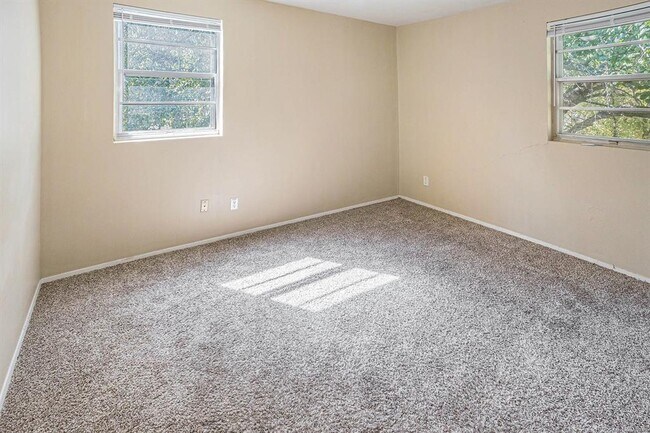 Building Photo - 1422 Flamingo Ln