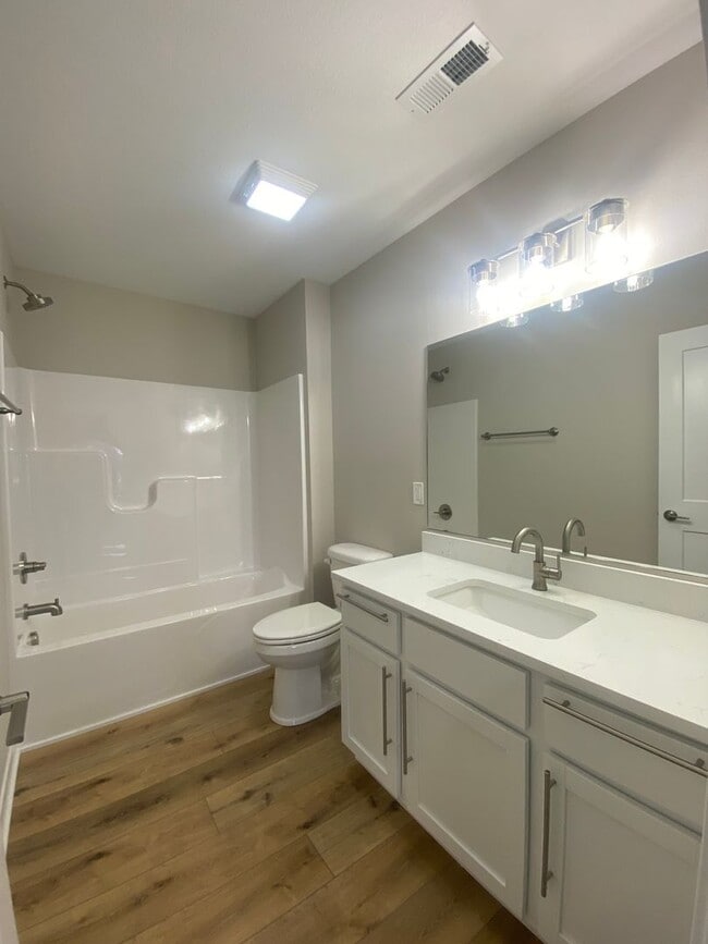 Building Photo - Newly Built Home for Rent in West Des Moines!
