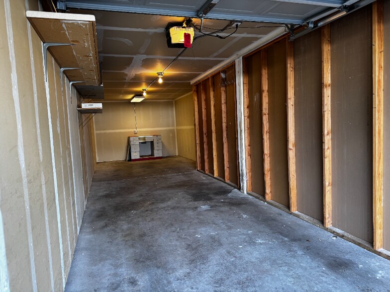 Building Photo - 22855 E Country Vista Dr