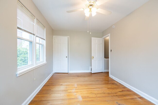 Building Photo - Lovely 3 BR/2 BA Semi-Detached Home in Nor...