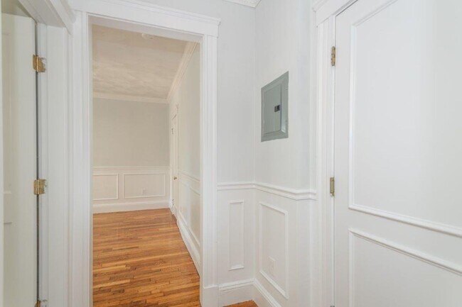 Building Photo - Nicely renovated studio in a prime location near the Green and Orange Line.