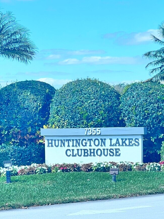 Building Photo - 14475 Strathmore Ln