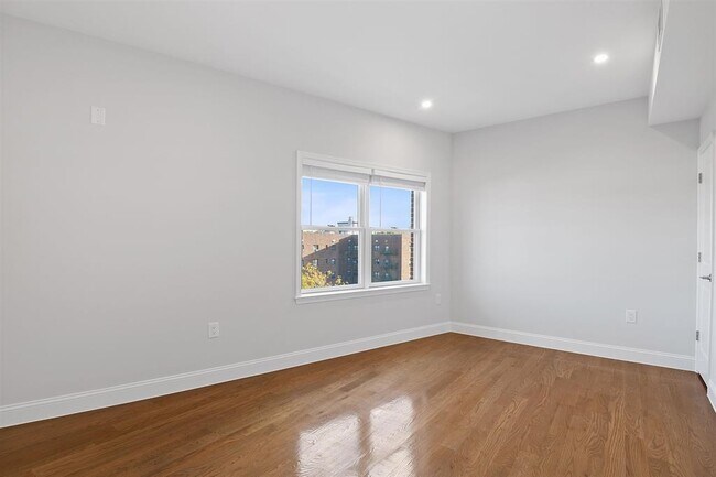 Building Photo - 311-315-315 West Side Ave