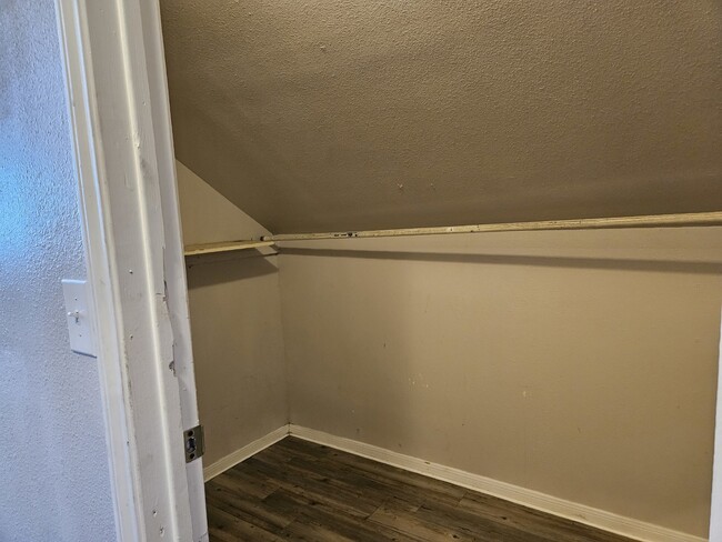 Building Photo - 1719 W Craig Pl
