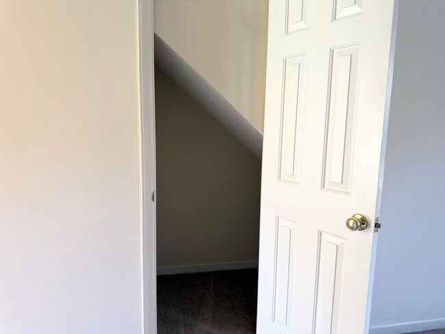 Building Photo - Private 2BD/1.5BA Townhouse in Prime NW Hi...