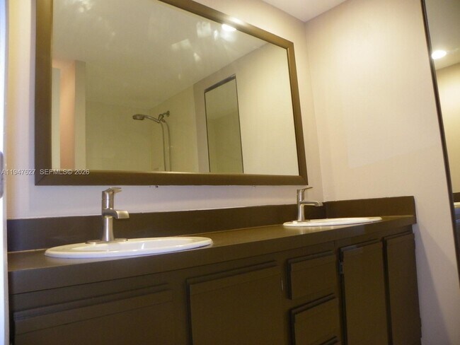 Building Photo - 4083 Forest Hill Dr