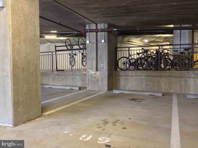 Building Photo - 2451 Midtown Ave