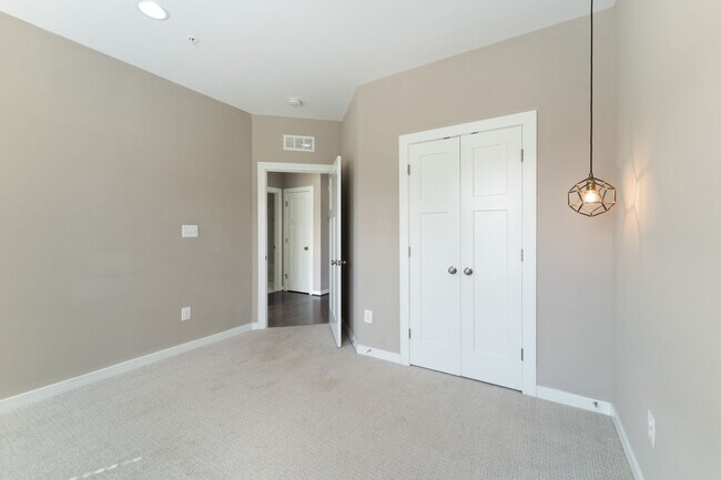 Building Photo - 10225 Hilltop Ascent Dr