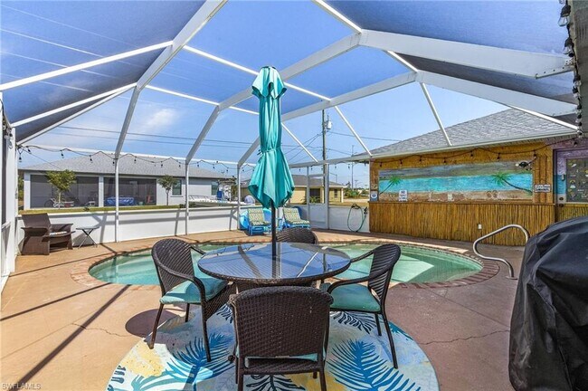 Building Photo - 703 NE 23rd Terrace