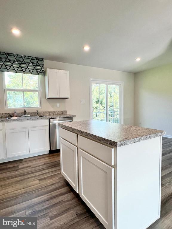 Building Photo - 123 Wye Oak Dr