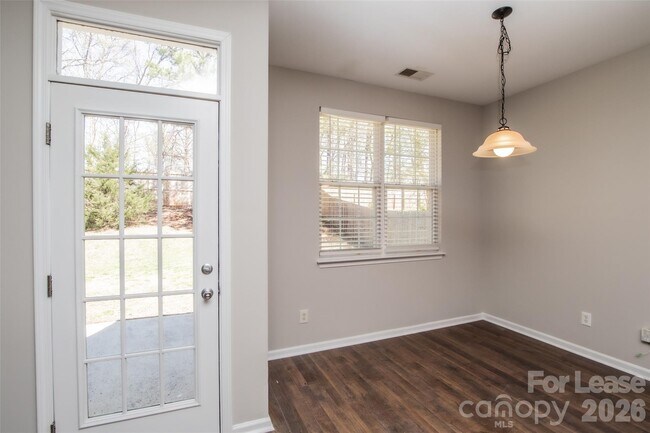 Building Photo - 4018 Far West Dr