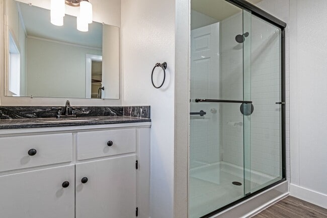 Building Photo - Fully Remodeled 3 Bedroom Home in Historic...