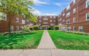 Building Photo - 2717 W Berwyn Ave