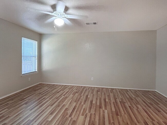 Building Photo - Northeast 3/2 with New Bedroom Floors & Covered Patio