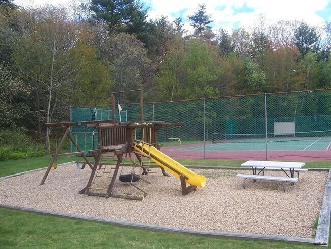 Building Photo - 405 Great Rd