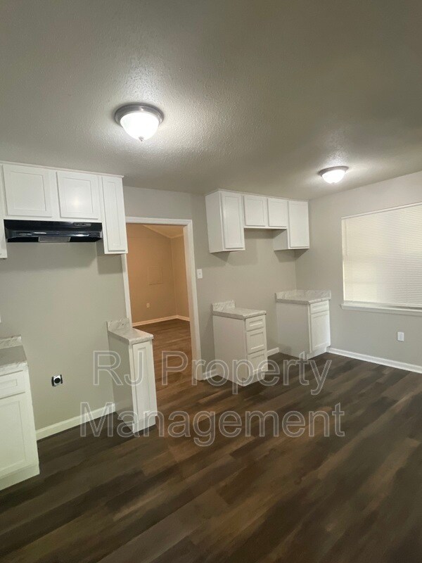 Building Photo - 9154 Haleville St