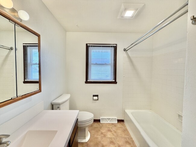 Building Photo - 604 Margate Dr