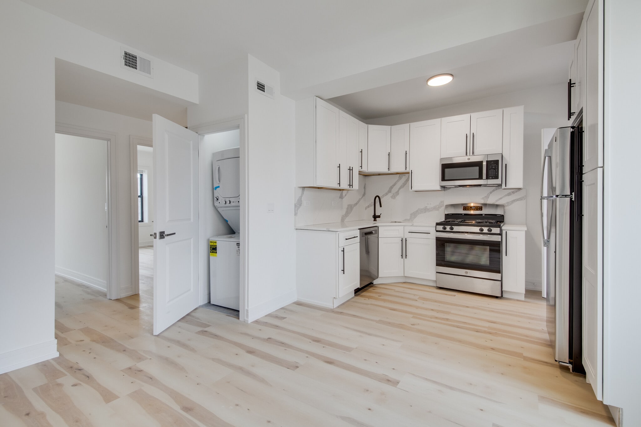 Building Photo - 1906 N Whipple St